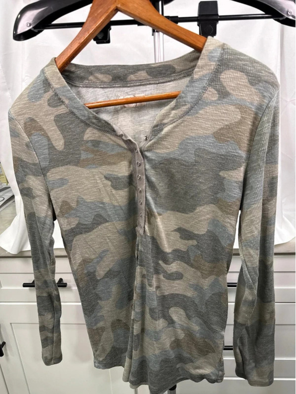 Maurices 24/7 Camo Long Sleeve Thermal Henley Shirt Size XL